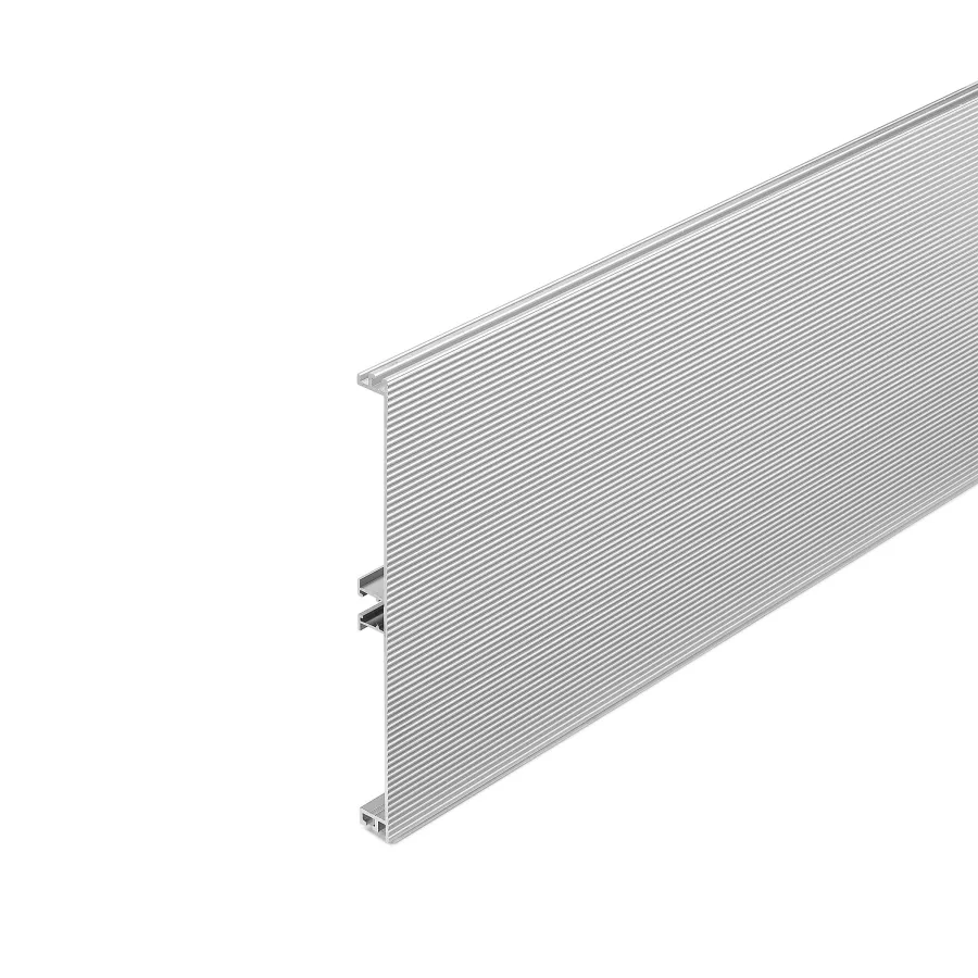 R4080 - Ribbed aluminium plinth with semi-concealed opaline gasket. 
With protective film.