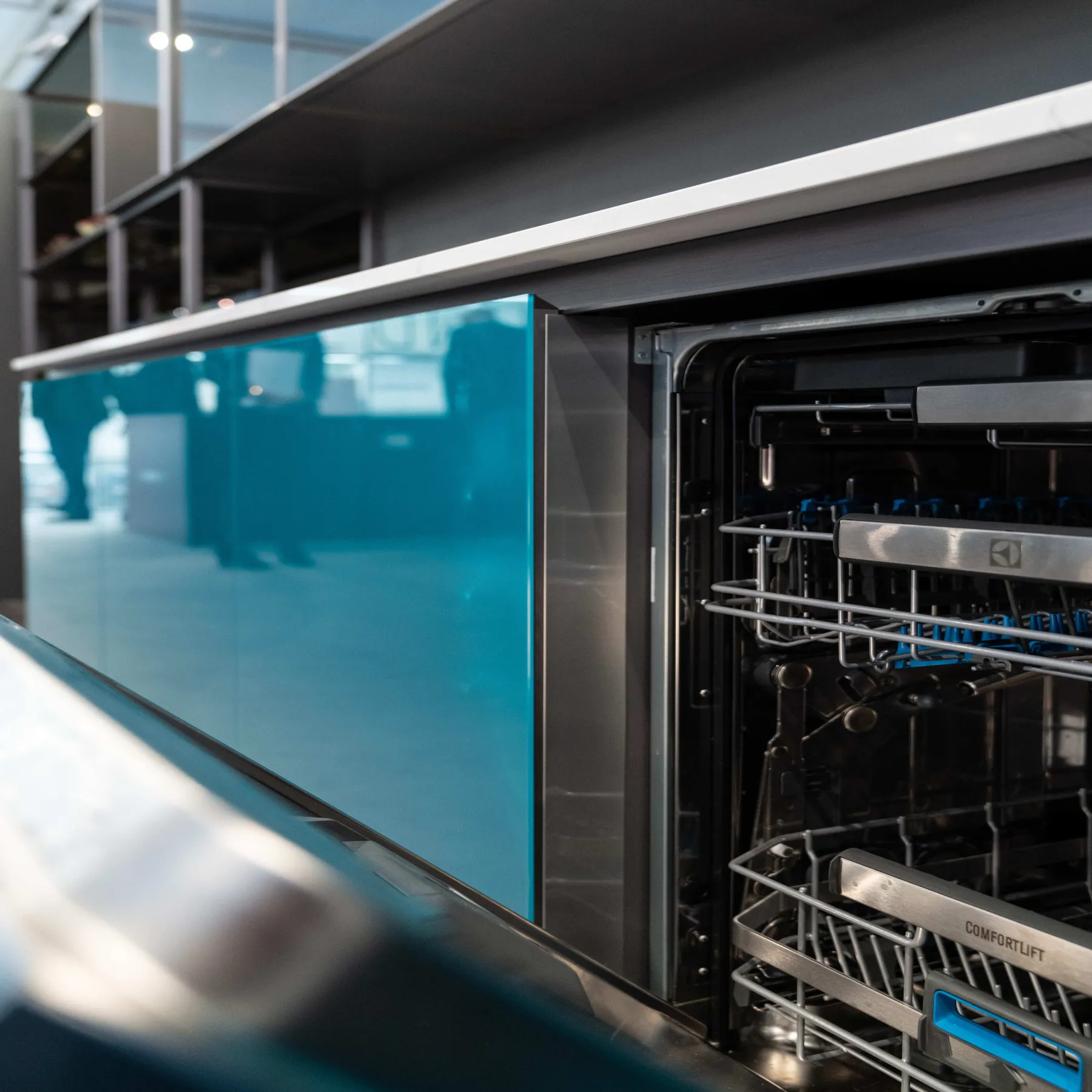 Side protections for dishwasher.