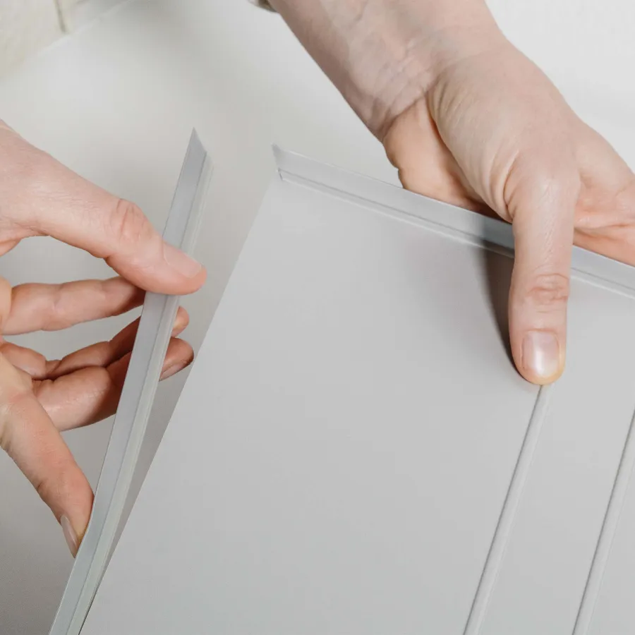 930/SG - Cabinet side panels, 18 mm thick.
Flat thermoplastic protector.
Trimmable rear, side gaskets and max. depth 580 mm.